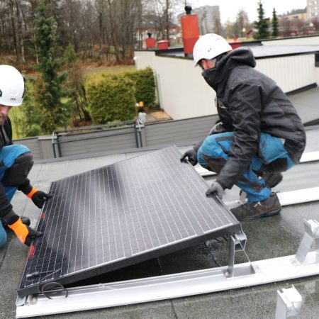 Gå til "Solceller lønner seg ikke i Norge"