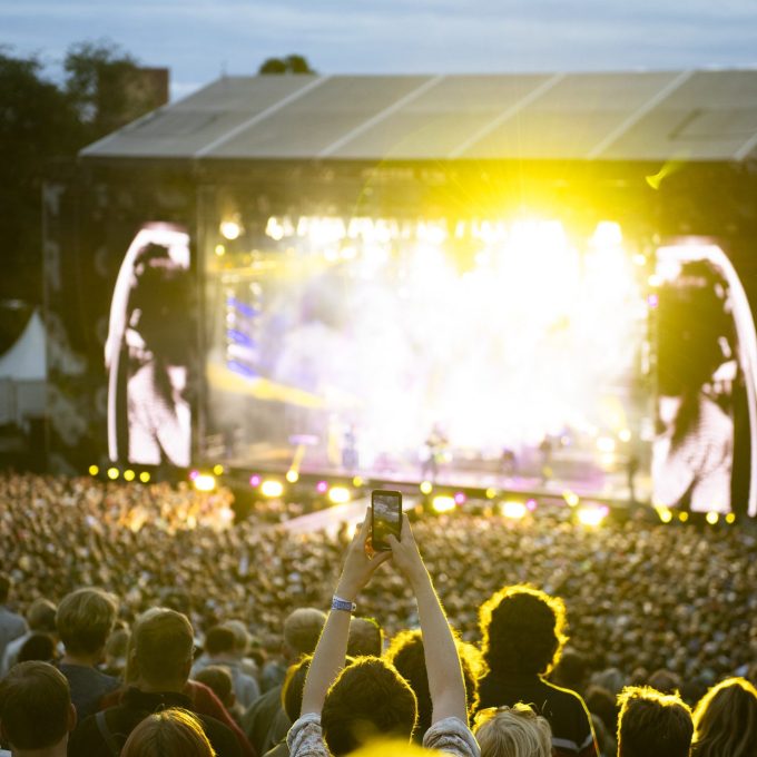 Like stort som en middels stor by - det er Øyafestivalen i Tøyenparken.